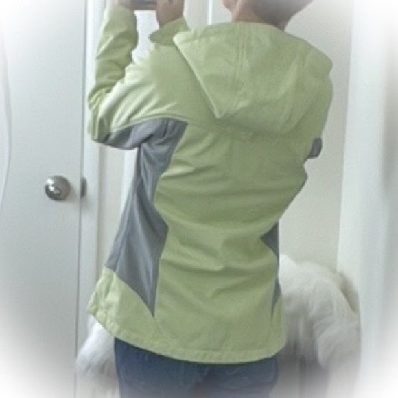 💕Like New Free Country Winterjacket 4 pockets zipper in front adjustable hood💕 - Picture 5 of 10